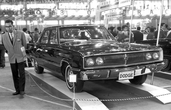 167-1 (172-05) 1967 Dodge Coronet 440 4dr Sedan.jpg